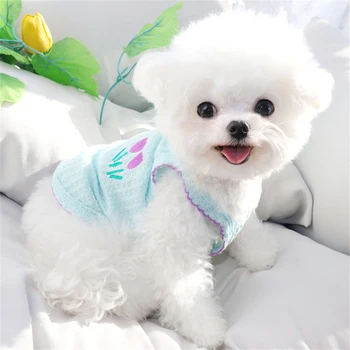 Милый щенок Летняя подтяжка с цветочной вышивкой Одежда для собак мягче Медведя Одежда для собак Жилет Одежда для домашних собак Товары для собак